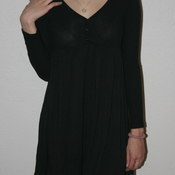 BLACK LS DRESS - Picture 1 of 3
